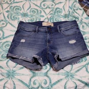 Hollister size 5/27